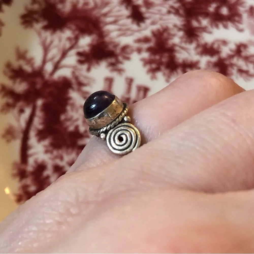 Vintage silver metal boho ring w/ purple stone cabochon amethyst? sz 6